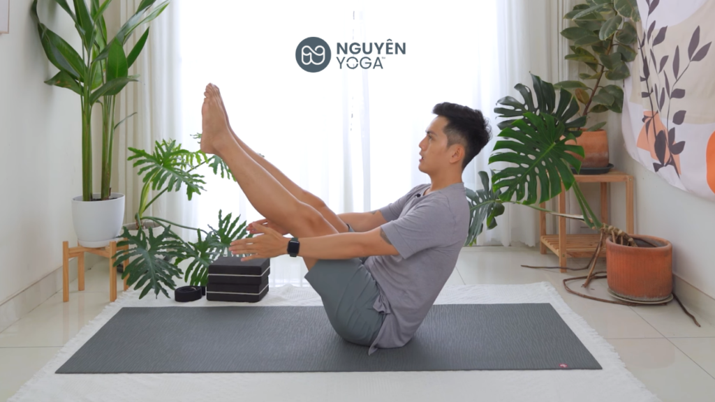 tư thế Yoga Chiếc Thuyền